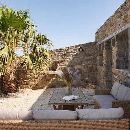 Phos Paros Villa *